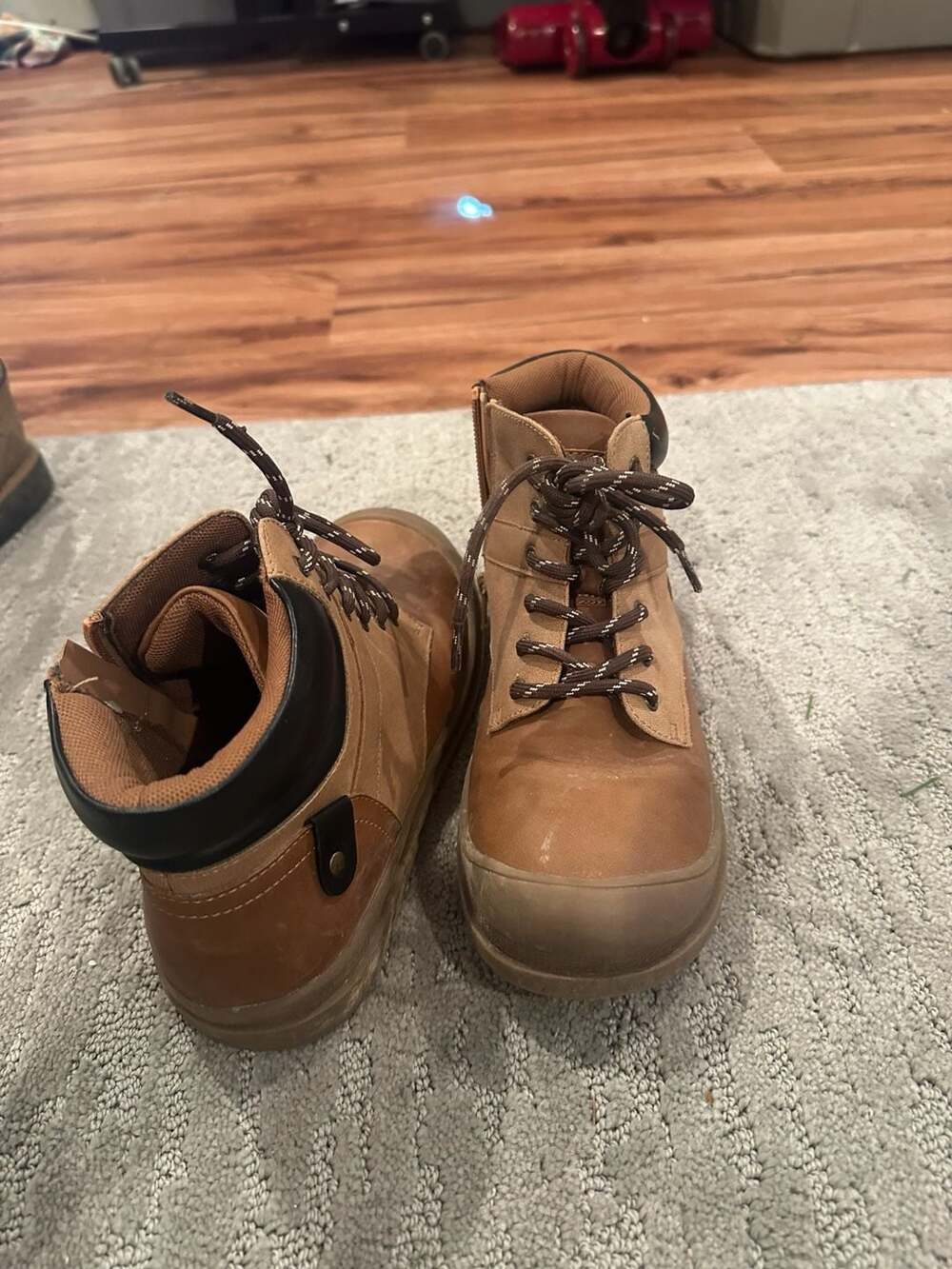Sonoma- Youth Tan hiking boots 
Size4